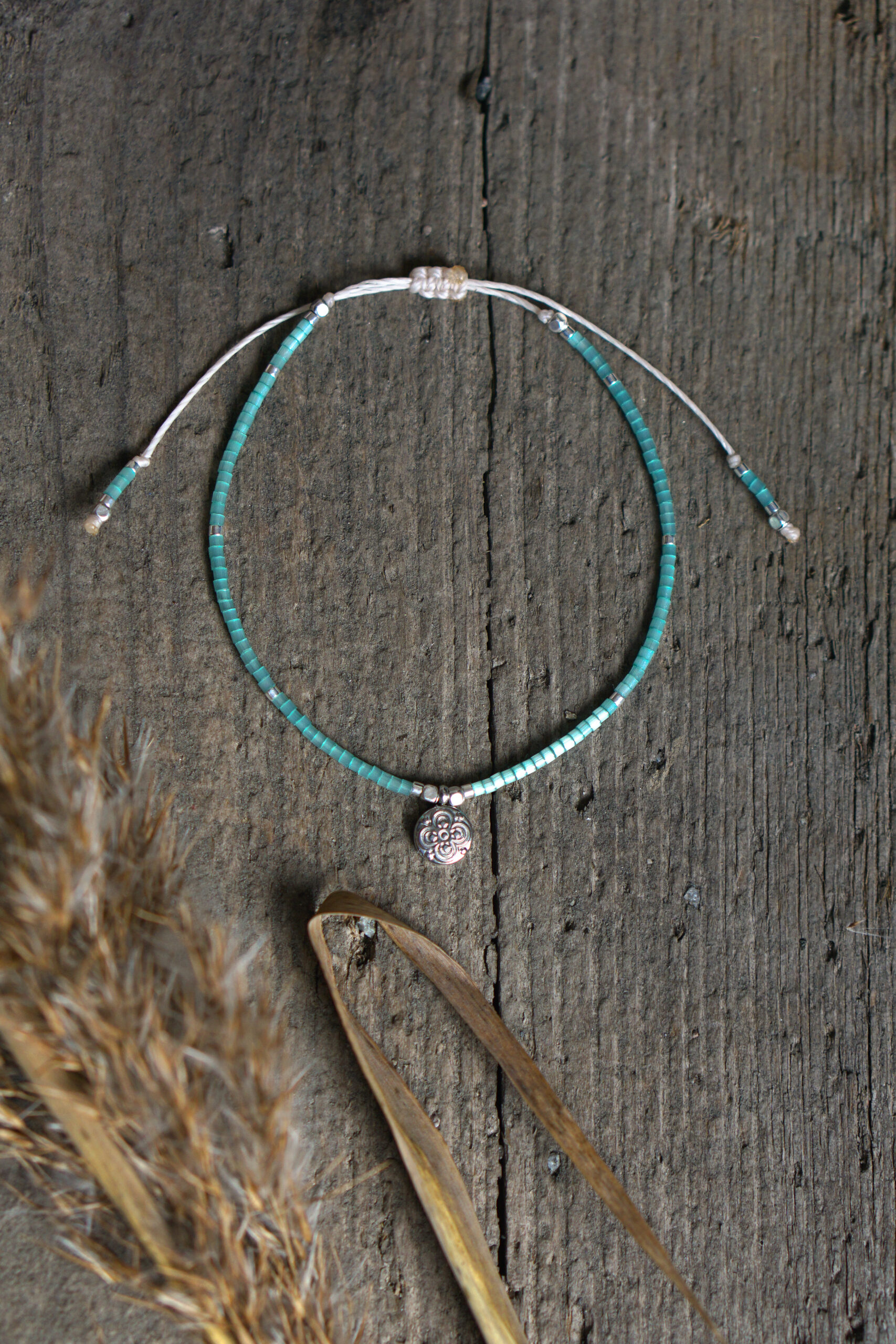 Lil's Calm Bay – Perlenarmband in Aquagrün mit Glücksklee