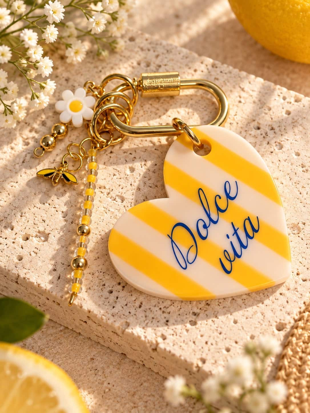 Maritimer Taschenanhänger Summer Vibes in Gelb und Gold mit Charms